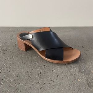 CHLOE Criss Cross Leather Sandal in Black